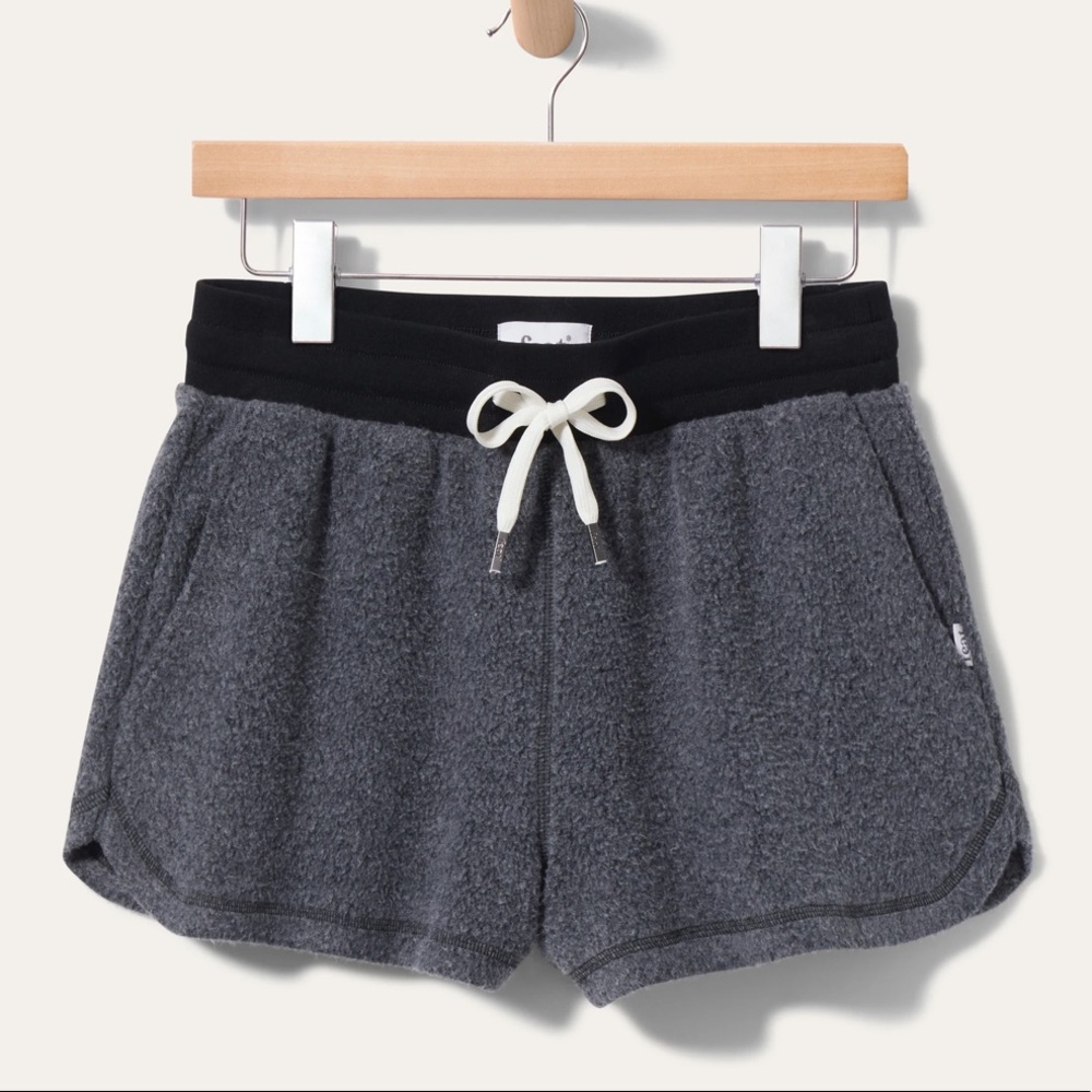 FEAT Blanketblend short hazy black fuzzy soft